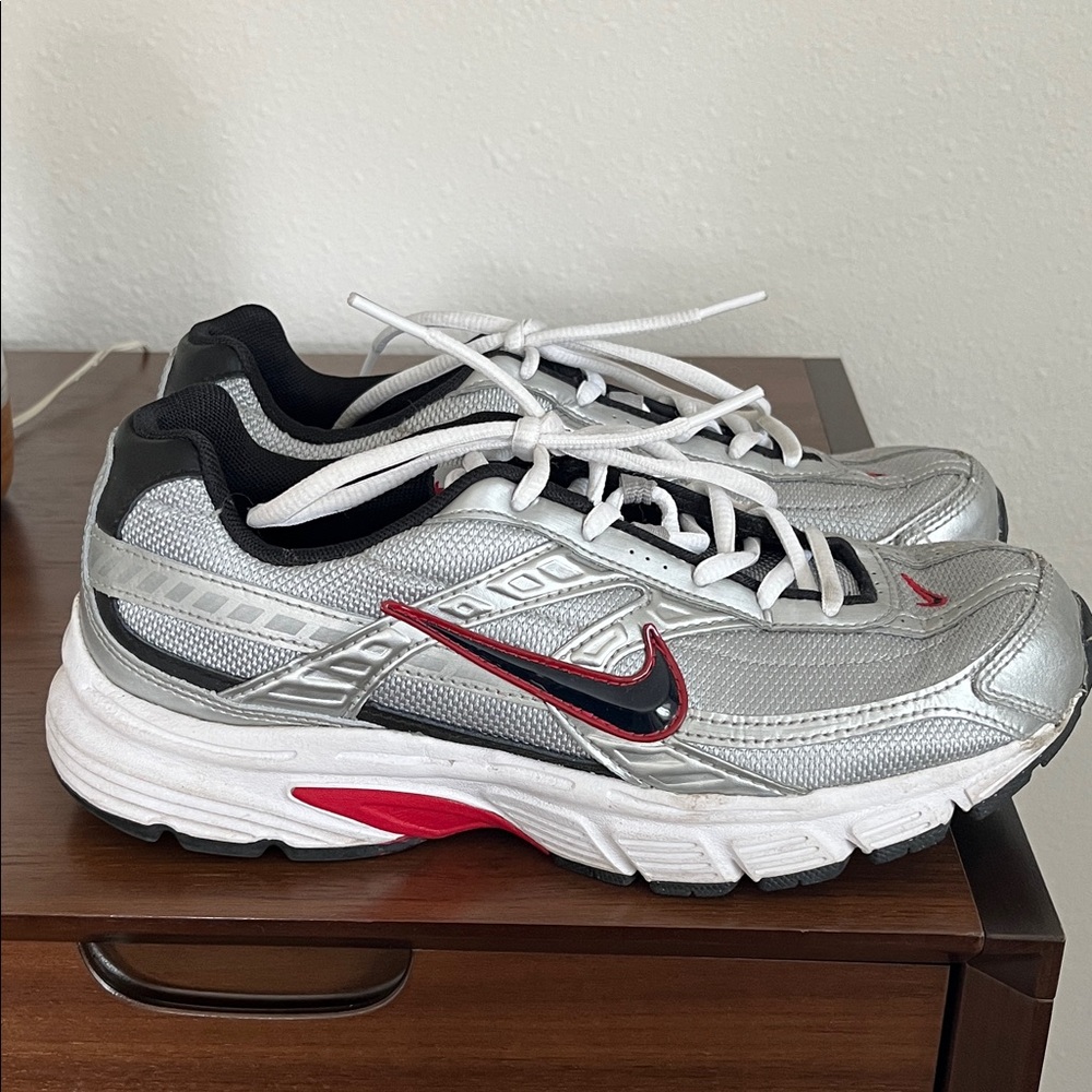 Nike men’s Silver/Black Athletic Sneakers with Red Trim
